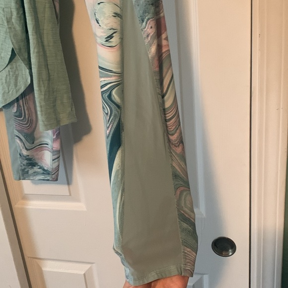 Matching set- Old Navy Active - Picture 2 of 3